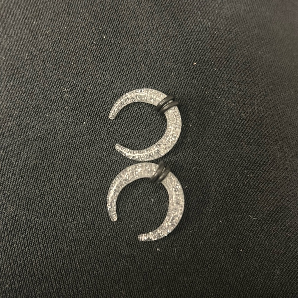 Acrylic Silver glittered pinchers 6g